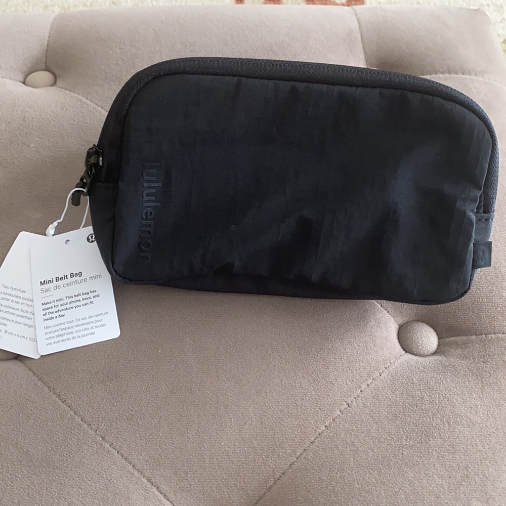 NWT! Lululemon MINI BELT BAG in Black - Picture 5 of 13